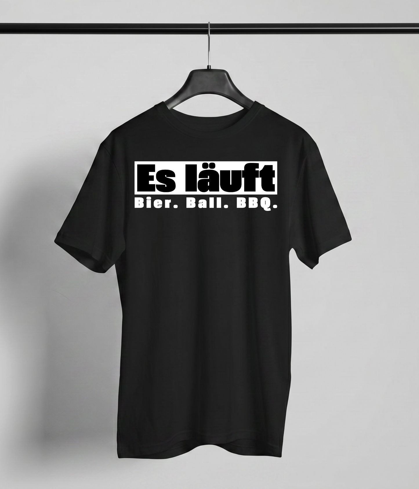 Es läuft. Bier. Ball. BBQ.