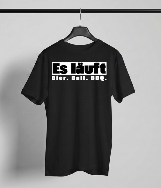 Es läuft. Bier. Ball. BBQ.