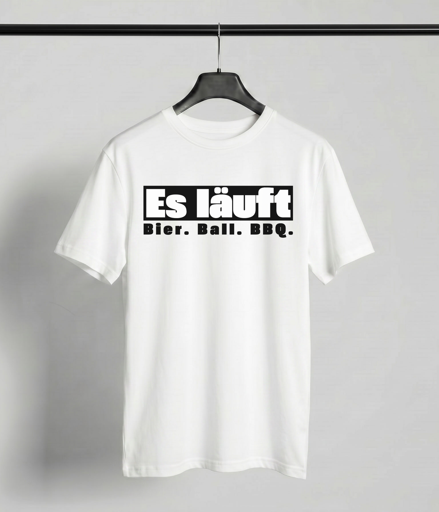 Es läuft. Bier. Ball. BBQ.