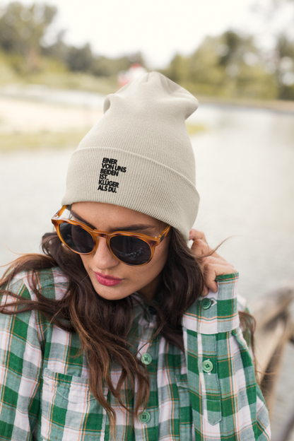 Einer von uns beiden ist klüger als DU.