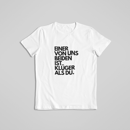 Einer von uns beiden ist klüger als DU.